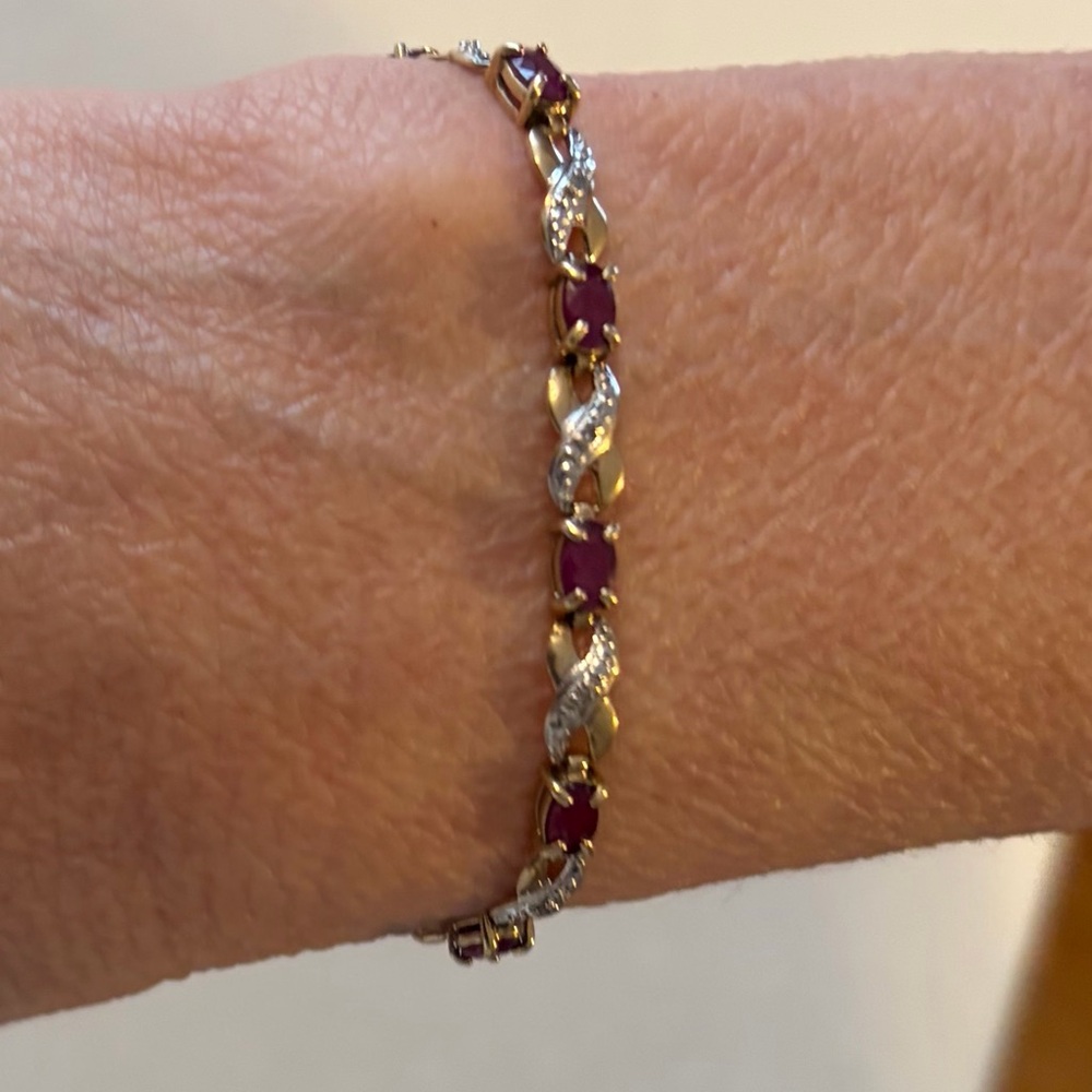 10k Solid Gold Garnet Line Bracelet with Decorative Links | 7”